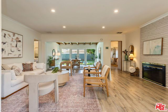 13620 Sylvan Street, Los Angeles, CA 91401