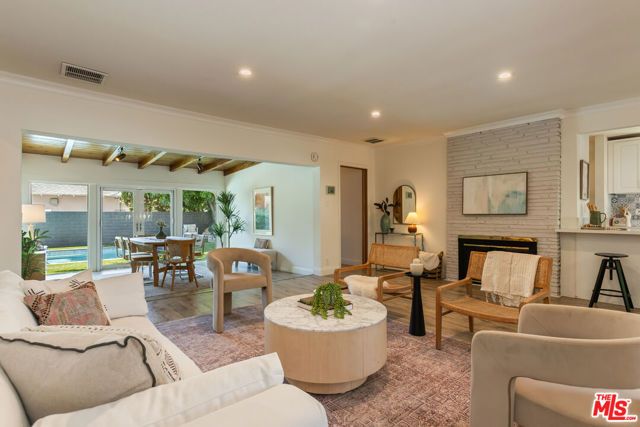 13620 Sylvan Street, Los Angeles, CA 91401