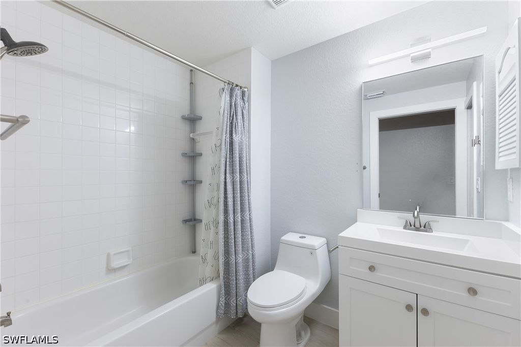 4670 Saint Croix LN 626, Naples, FL 34109