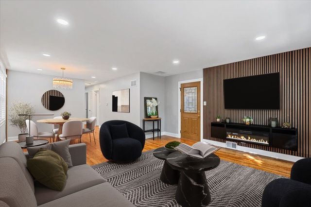 6422 N Seeley Avenue 2, Chicago, IL 60645