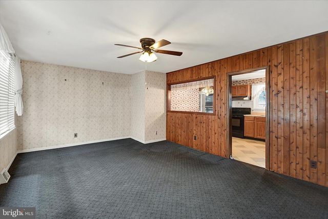 300 NORTHVIEW AVE, Telford, PA 18969