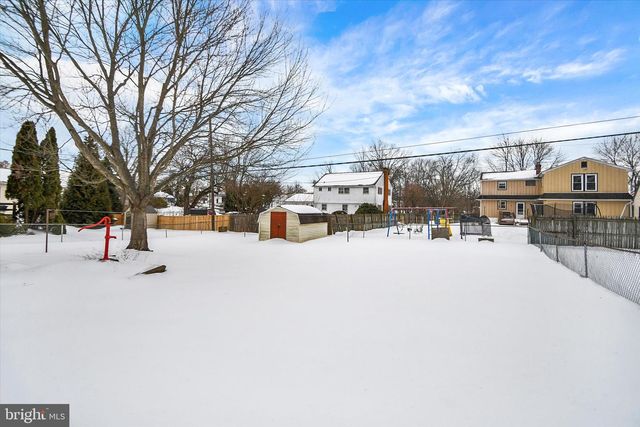 300 NORTHVIEW AVE, Telford, PA 18969