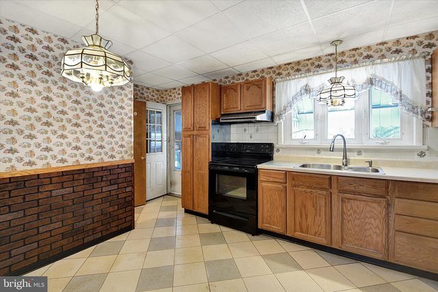 300 NORTHVIEW AVE, Telford, PA 18969