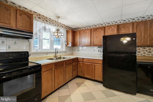 300 NORTHVIEW AVE, Telford, PA 18969