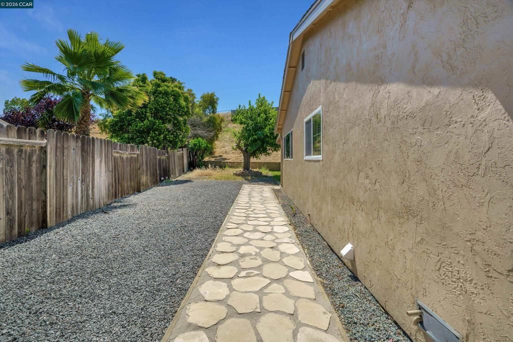 Image 10 of property listing at 2333 Arthur Way, Antioch, CA 94509