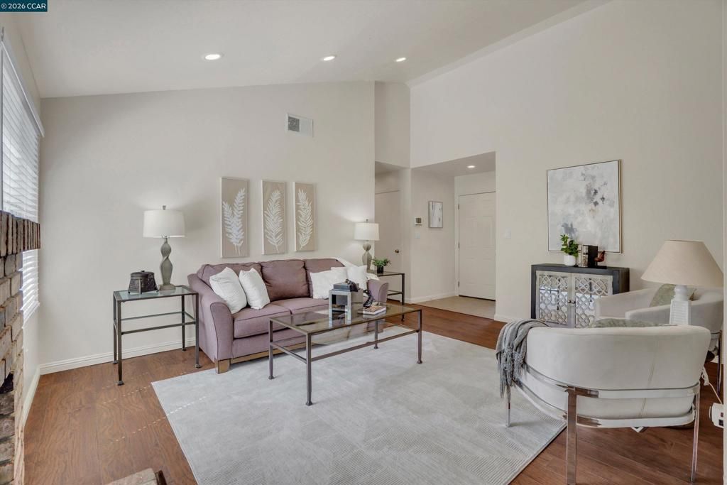 Image 4 of property listing at 2333 Arthur Way, Antioch, CA 94509