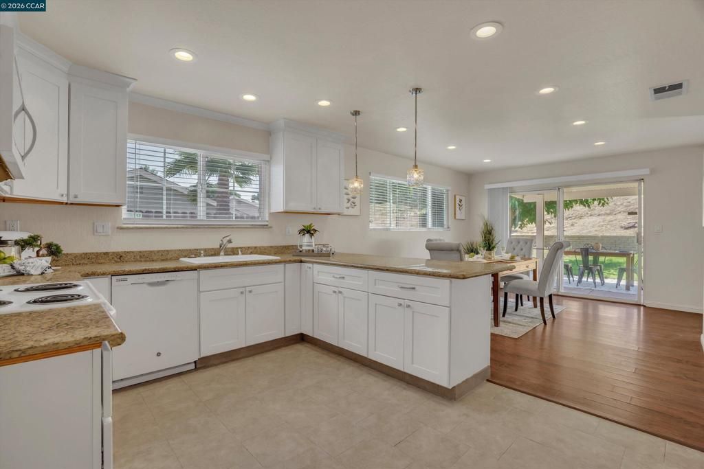 Image 5 of property listing at 2333 Arthur Way, Antioch, CA 94509