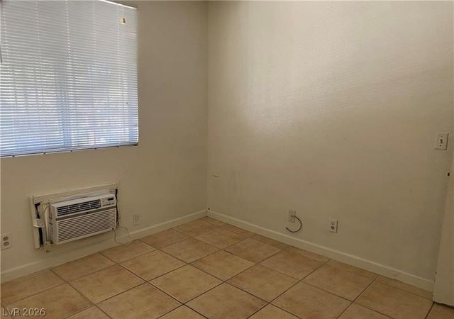 4955 JEFFREYS Avenue 710, Las Vegas, NV 89119