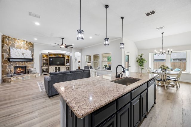 217 Hawks Ridge Trail, Burleson, TX 76028