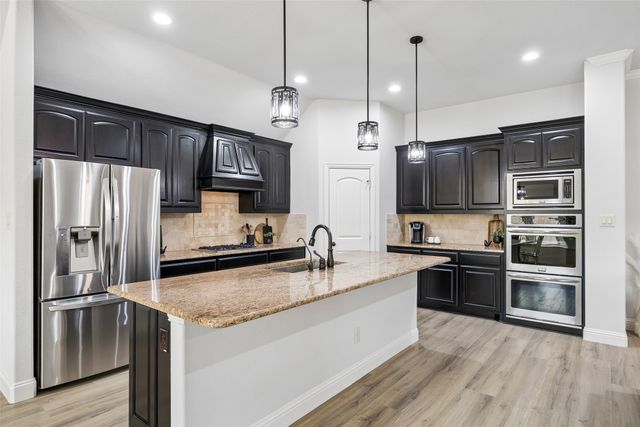 217 Hawks Ridge Trail, Burleson, TX 76028
