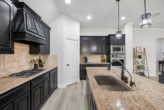 217 Hawks Ridge Trail, Burleson, TX 76028