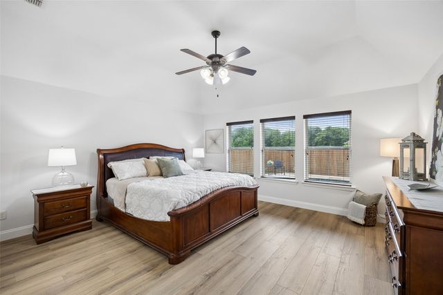 217 Hawks Ridge Trail, Burleson, TX 76028