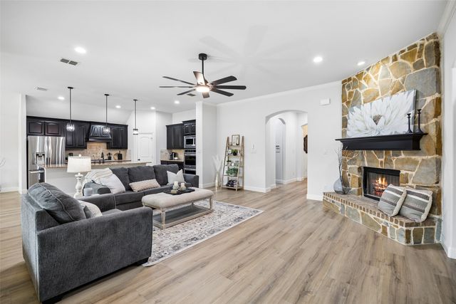 217 Hawks Ridge Trail, Burleson, TX 76028