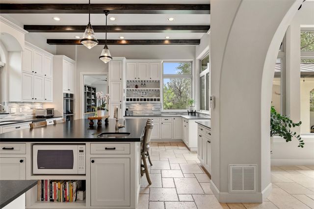 2413 Arion CIR, Austin, TX 78730
