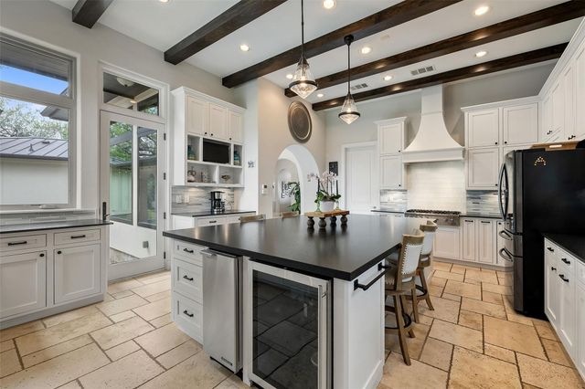 2413 Arion CIR, Austin, TX 78730
