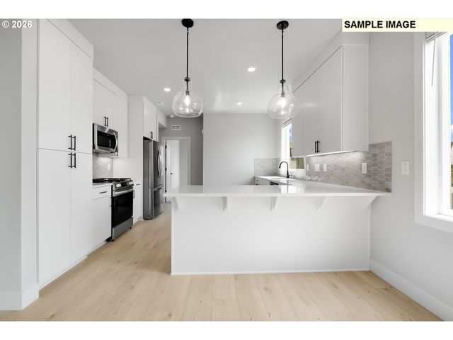 18630 Sw SOLITUDE St, Beaverton, OR 97007