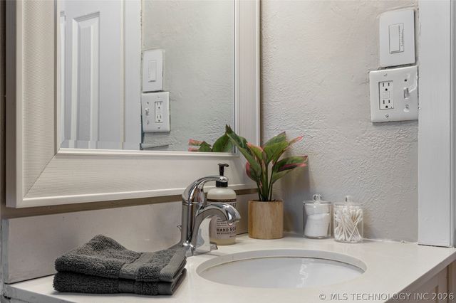 4517 S Waco Avenue, Tulsa, OK 74107