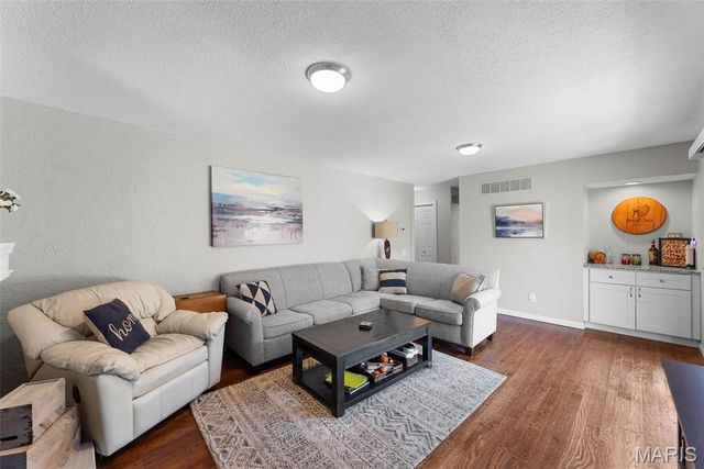 1517 Shadyside Lane, St Louis, MO 63146