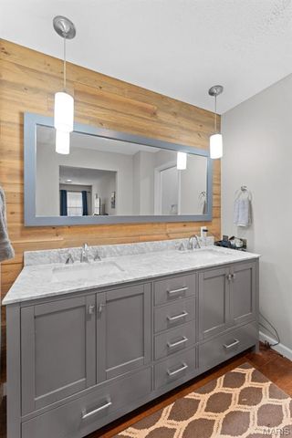 1517 Shadyside Lane, St Louis, MO 63146