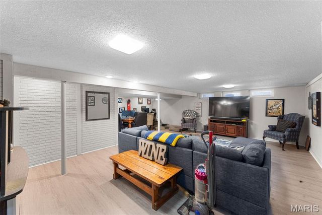 1517 Shadyside Lane, St Louis, MO 63146