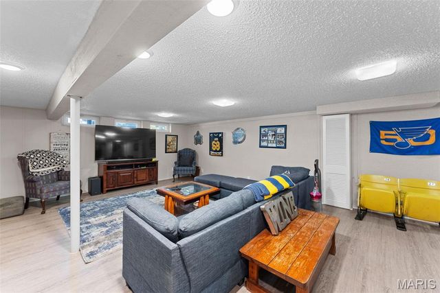 1517 Shadyside Lane, St Louis, MO 63146