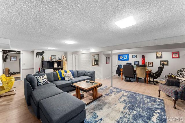 1517 Shadyside Lane, St Louis, MO 63146