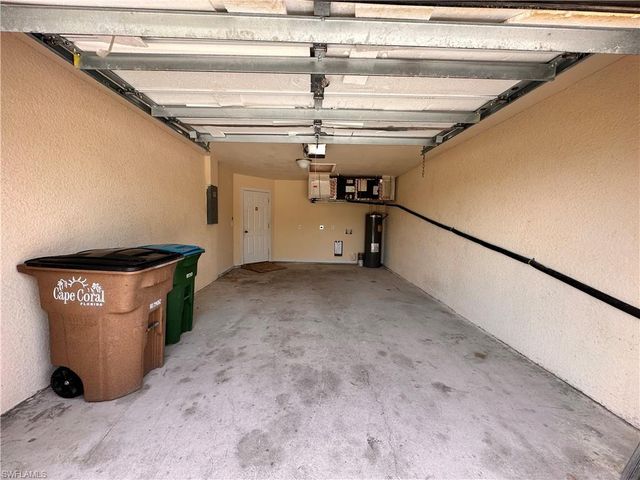 535-537 SE Van Loon TER, Cape Coral, FL 33990