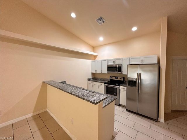 535-537 SE Van Loon TER, Cape Coral, FL 33990