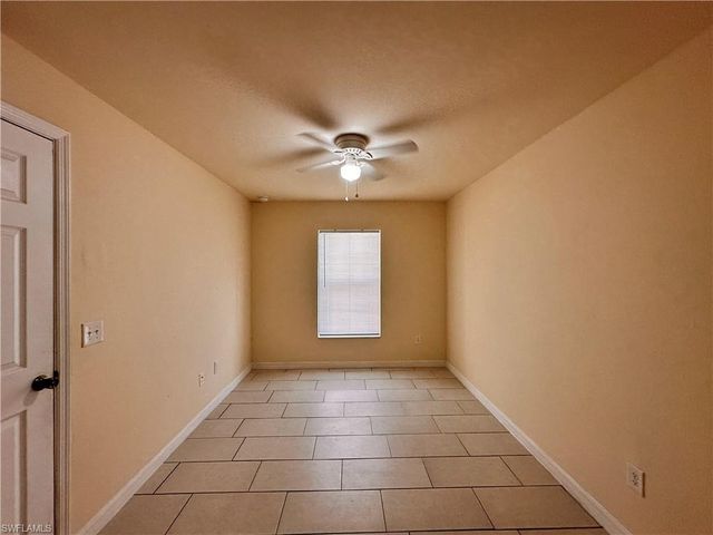 535-537 SE Van Loon TER, Cape Coral, FL 33990