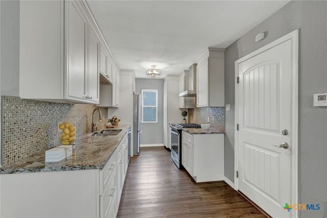 1905 Castle Gate Circle, San Marcos, TX 78666