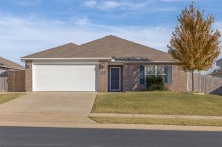 2308 Hickory Wood Avenue, Lowell, AR 72745