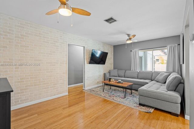 5214 W Park Rd, Hollywood, FL 33021