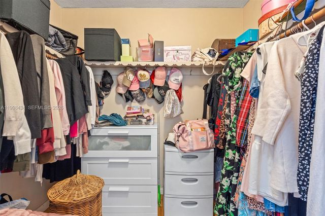 5214 W Park Rd, Hollywood, FL 33021