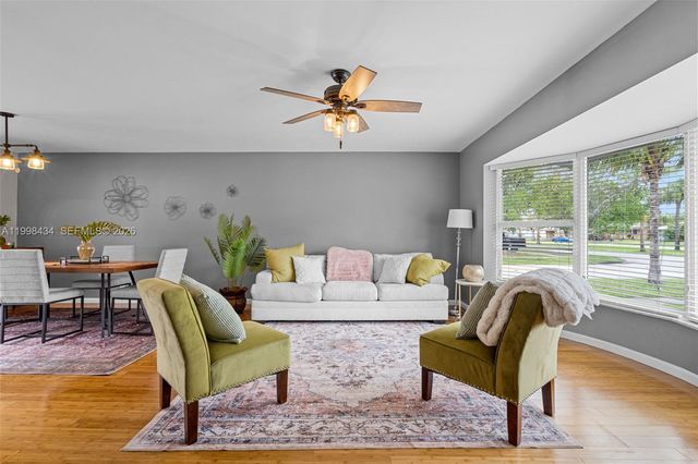 5214 W Park Rd, Hollywood, FL 33021