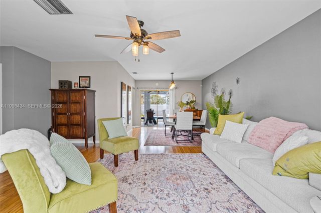 5214 W Park Rd, Hollywood, FL 33021