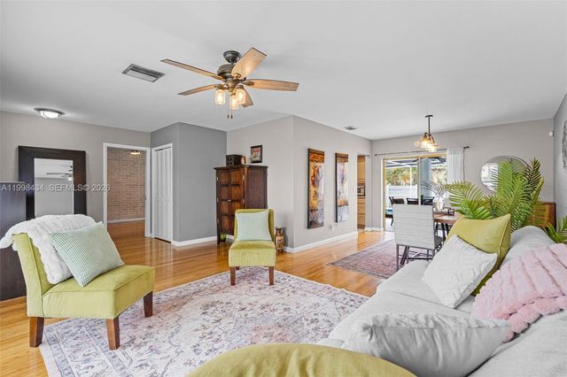 5214 W Park Rd, Hollywood, FL 33021