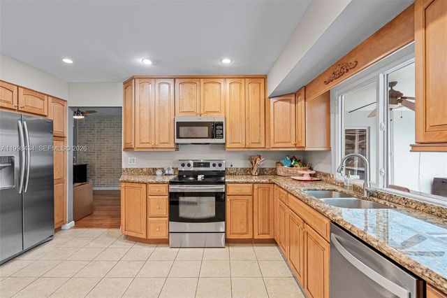 5214 W Park Rd, Hollywood, FL 33021