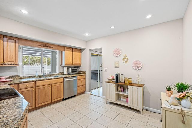 5214 W Park Rd, Hollywood, FL 33021