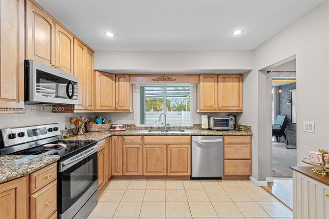 5214 W Park Rd, Hollywood, FL 33021