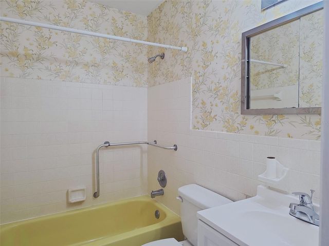 2257 WORLD PARKWAY BOULEVARD W 27, Clearwater, FL 33763