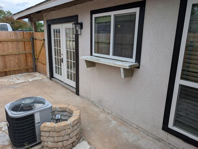 2905 Parker LN B, Austin, TX 78741