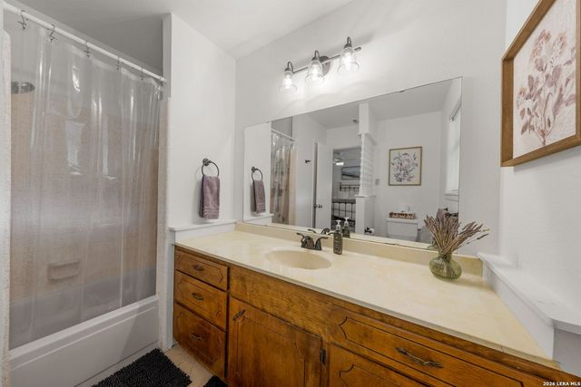 240 Aqua Vista, Kerrville, TX 78070