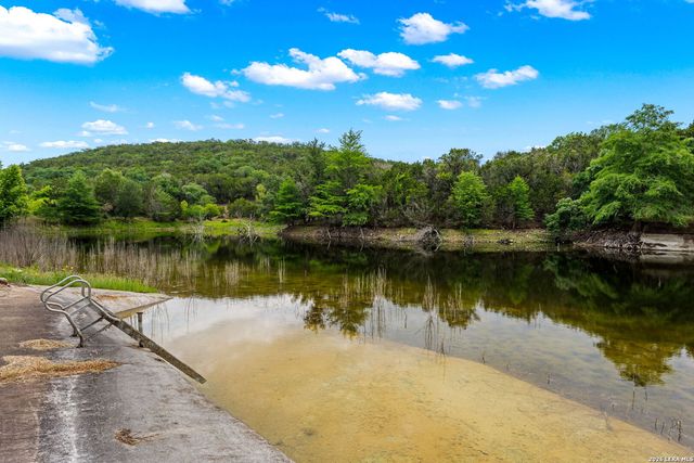 240 Aqua Vista, Kerrville, TX 78070