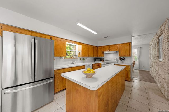 240 Aqua Vista, Kerrville, TX 78070