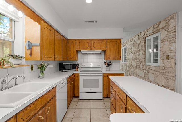 240 Aqua Vista, Kerrville, TX 78070