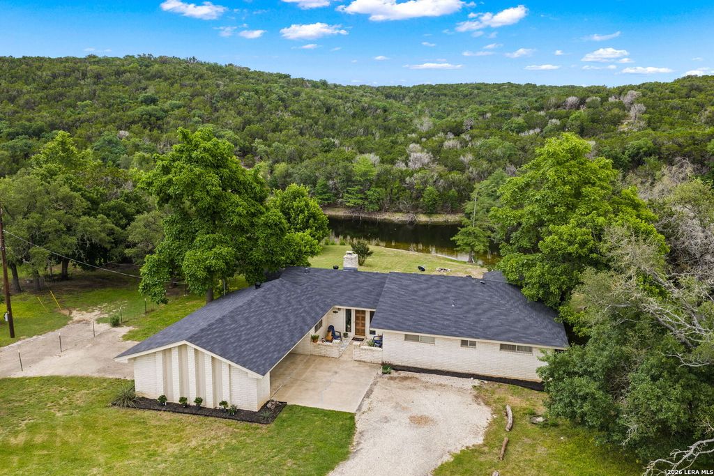 240 Aqua Vista, Kerrville, TX 78070