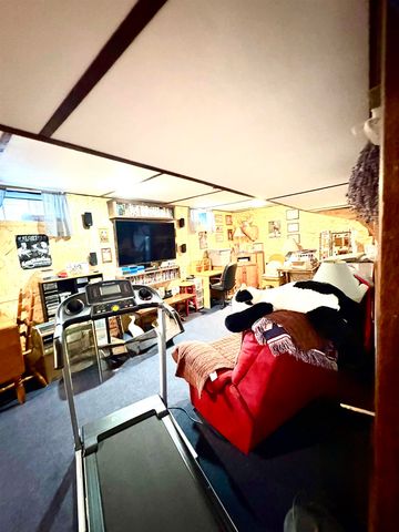 702 S Oak Street, Kendallville, IN 46755