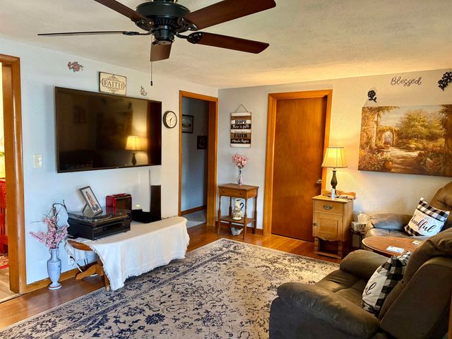 702 S Oak Street, Kendallville, IN 46755