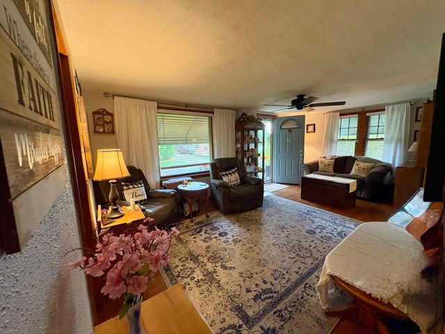 702 S Oak Street, Kendallville, IN 46755