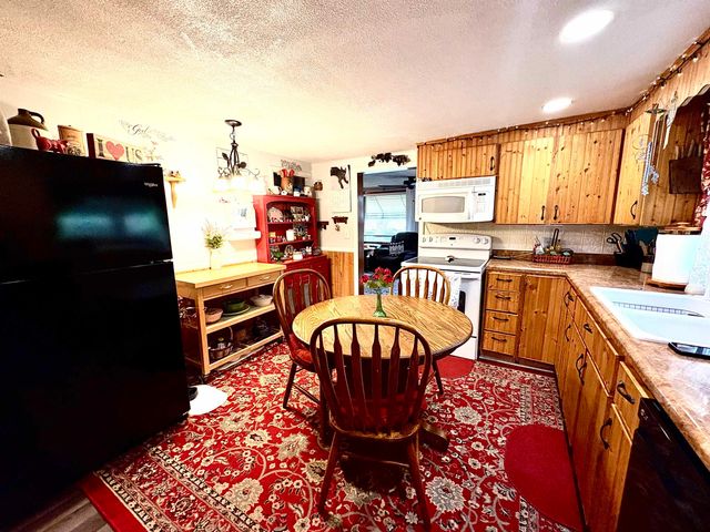 702 S Oak Street, Kendallville, IN 46755